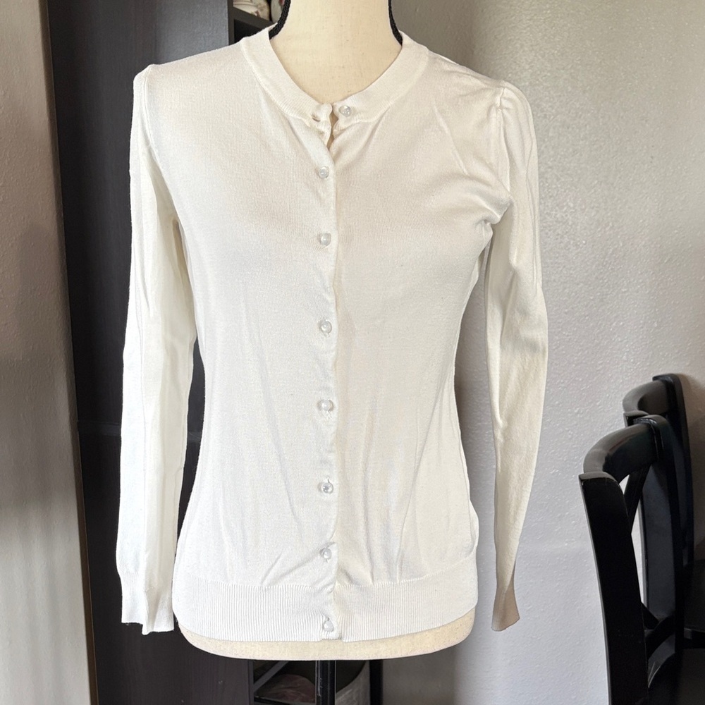 Women’s B. I. L. Y. Size Small Off White Opalescent Button Lightweight Cardigan